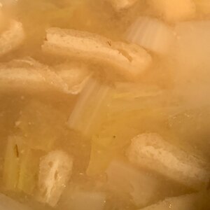白菜・木綿豆腐・油揚げの味噌汁